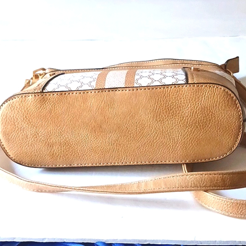 CUTE Crossbody Brown/Tan Gold Hardware Purse - Picture 4 of 16